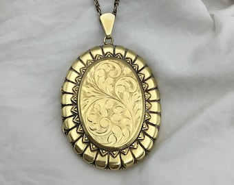 Vintage very large gold on Sterling silver oval flower locket, England 1977. Size 6.8cm (with rings) x 4.2cm on 22 inch gold on silver chain