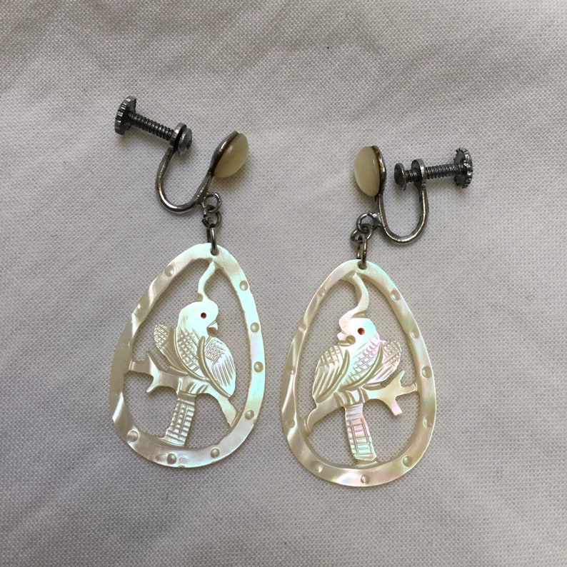 Vintage 1940s to 1950s mother of pearl carved parrot or cockatoo bird screw on earrings with red eyes