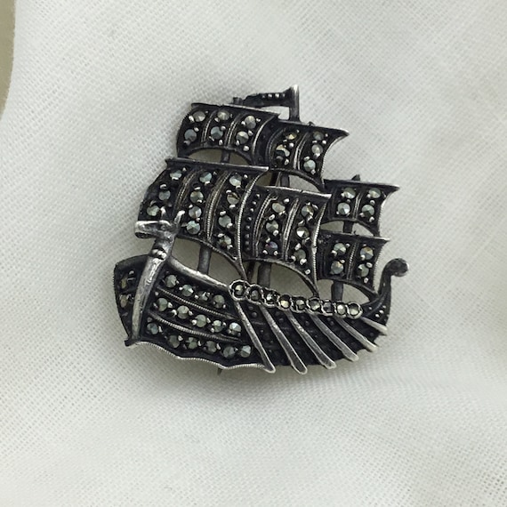 Vintage 935 Silver Art Deco C1930s to 1940s 935 Silver and marcasite ship galleon brooch. Size 3cm. Stones complete. Good condition.