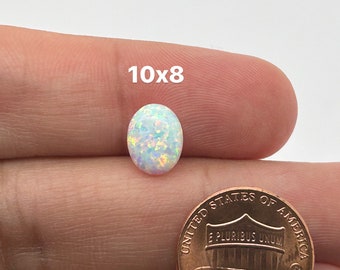 Cabochon ovale blanc opale synthétique - Disponible dans les tailles 6 x 4 mm à 10 x 8 mm