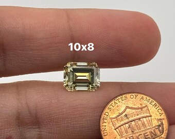 Im Labor gewachsene helle gelbe Moissanit-Smaragdschliff-Augen-, saubere Qualität DEF-Farbe Vorhanden in 8x6MM - 10x8MM