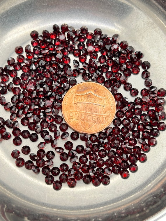 Loose Garnet Round Cut 1mm-4mm AAA Quality Gemstones - 100 Piece Lot - High-Quality Loose Gemstones