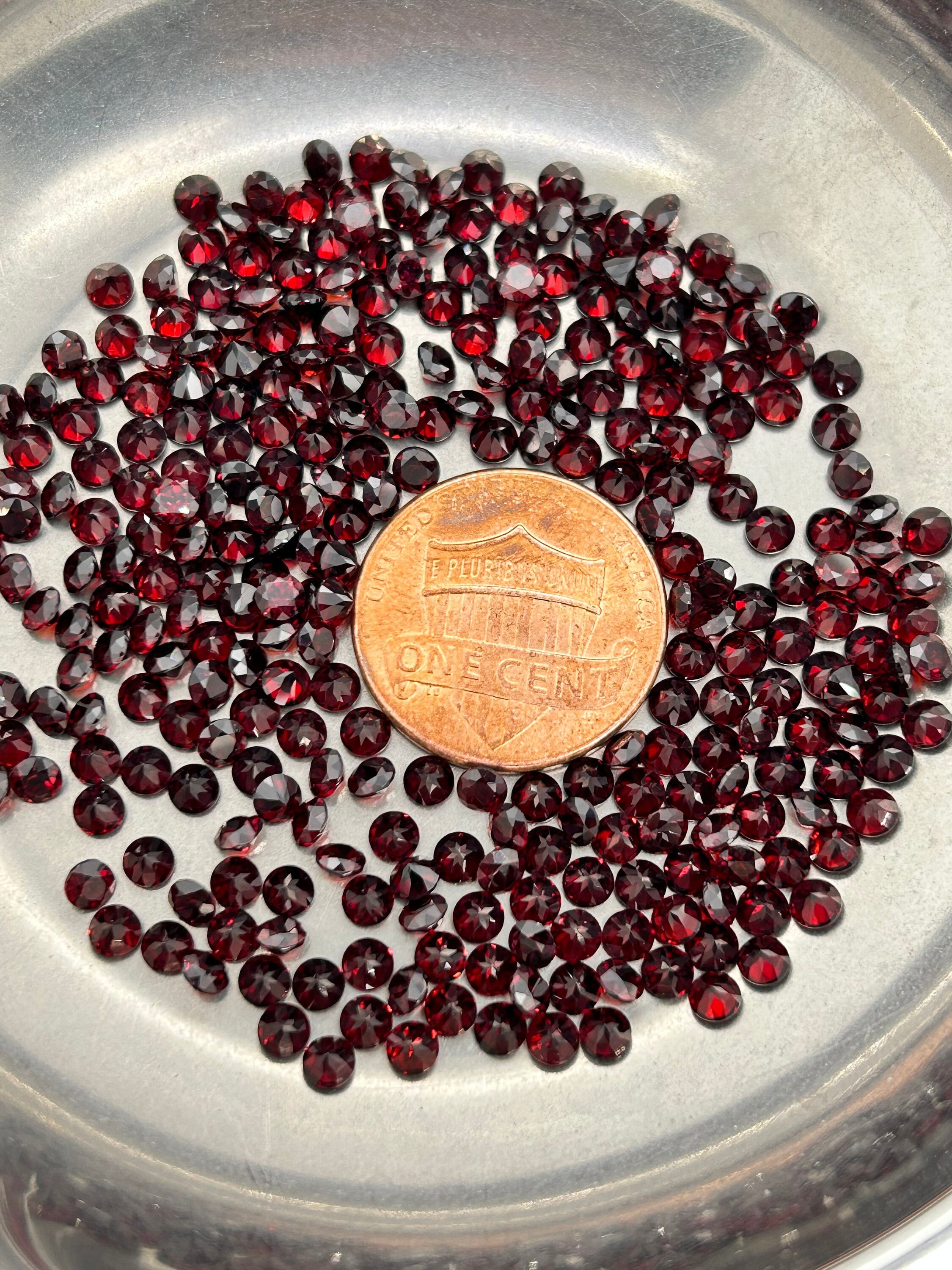 Loose Garnet Round Cut 1mm-4mm AAA Quality Gemstones - 100 Piece Lot - High-Quality Loose Gemstones