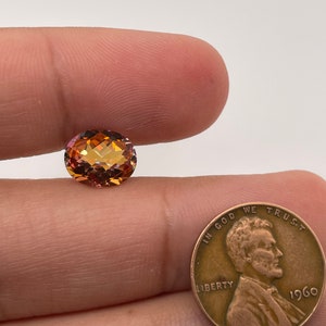 Pedra preciosa facetada de qualidade AAA com formato oval de topázio místico natural Sunrise disponível em 10x8MM