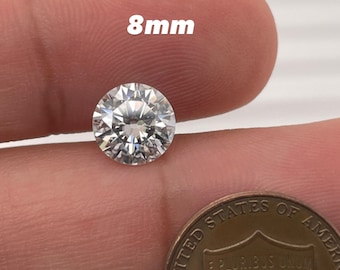 In het lab gekweekte witte moissaniet ronde Old Mine Cut Eye Clean Quality DEF-kleur verkrijgbaar in 4 x 4 MM - 8 x 8 MM (ook bekend als Old European Cut)