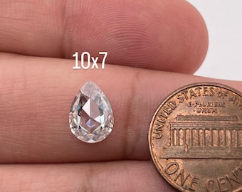 In het lab gekweekte witte moissaniet-peer-roos met oog schoon kwaliteit DEF-kleur platte achterkant verkrijgbaar in 7 x 5 mm - 20 x 7 mm