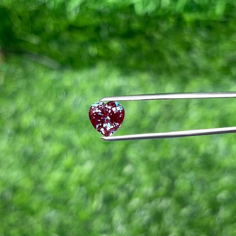 Heart-shaped alexandrite showing color change from green to purple