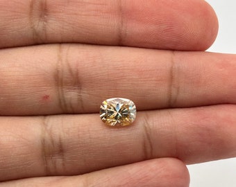 Wyhodowany w laboratorium Moissanite w kolorze szampańskim, wydłużony, o szlifie poduszkowym, czysty dla oczu, kolor DEF. Dostępne w rozmiarach 9 x 7 mm - 10 x 8 mm