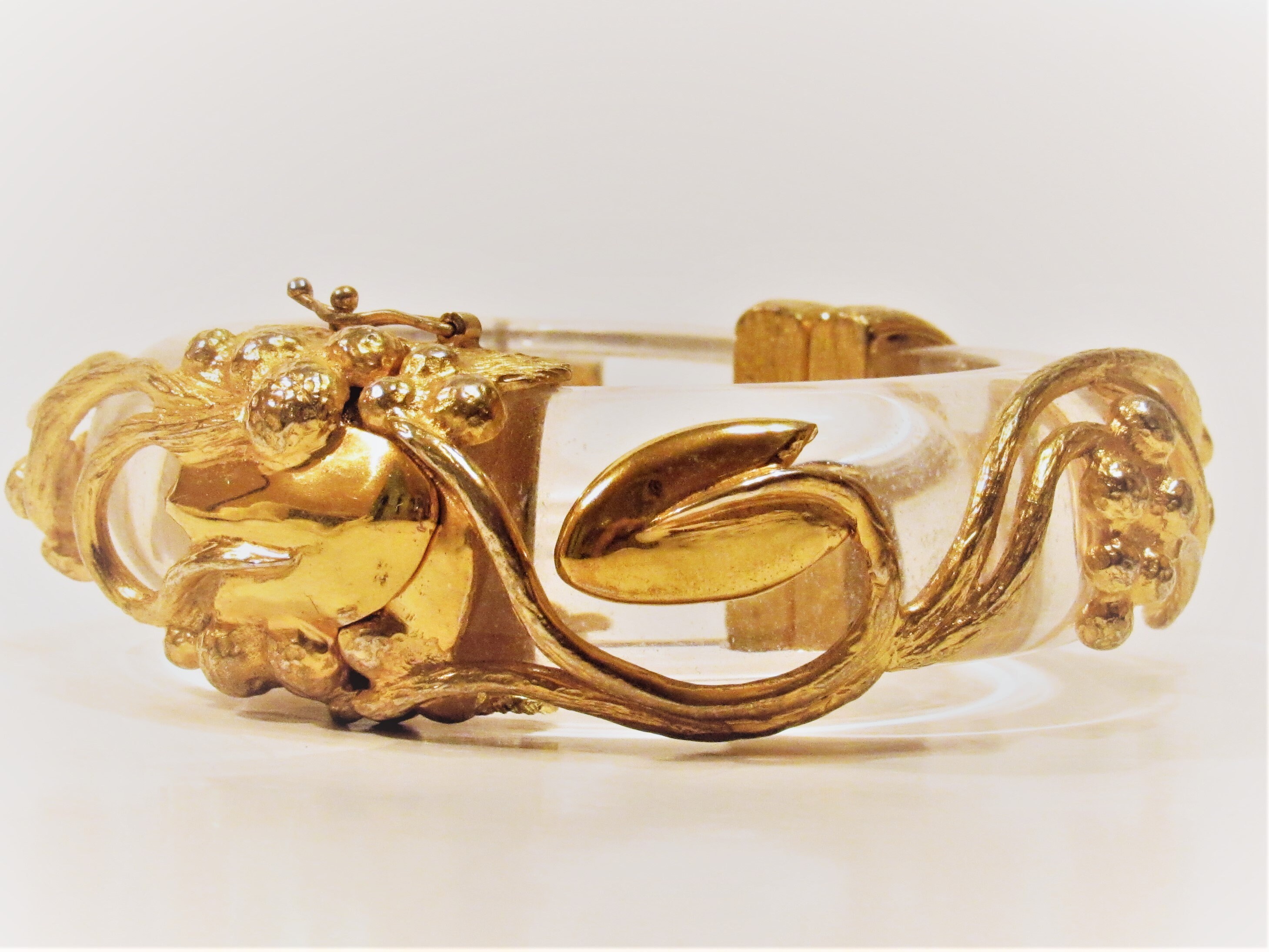 Vintage Inna Cytrine Paris Lucite and Gold Bangle – The  Vintage French Inna Citrine jeweled bracelet display picture 1