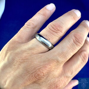 Men&#39;s Tungsten Wedding Band (Size 10 in 6mm)