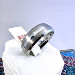 Men&#39;s Tungsten Wedding Band (Size 11, 8mm)