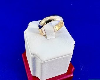 14k Solid Yellow Gold Wedding Band (6mm)