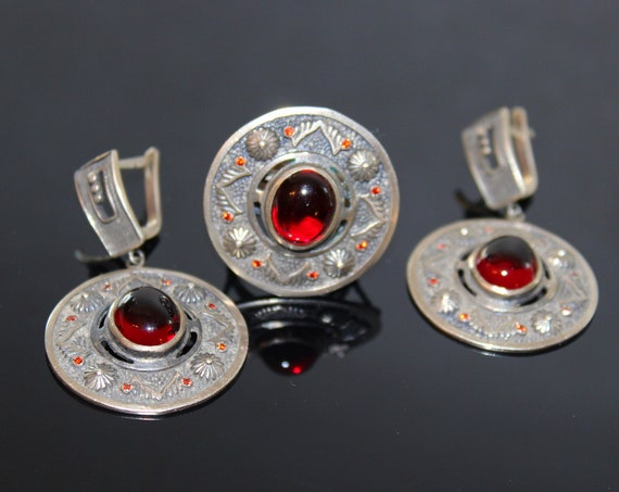 Hand made Armenian sterling silver jewelry set with natural garnet stone