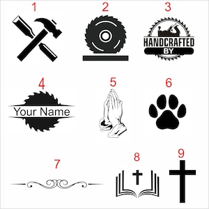 Puede incluir: Una colecci&oacute;n de dise&ntilde;os gr&aacute;ficos en blanco y negro. Incluye herramientas cruzadas, una hoja de sierra, una huella de pata, manos rezando, una cruz, un libro abierto con una cruz y elementos decorativos. Algunos dise&ntilde;os presentan texto.