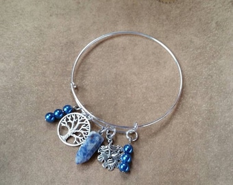 Yule bangle, expandable bangle, Yule jewelry, matches prayer beads, Yule bracelet, Sodalite point, green man charm