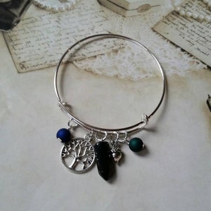 Lammas bangle, expandable bangle, Lammas jewelry, matches prayer beads, Lughnasadh bracelet, Black Onyx, blue and green satin pearls, tree