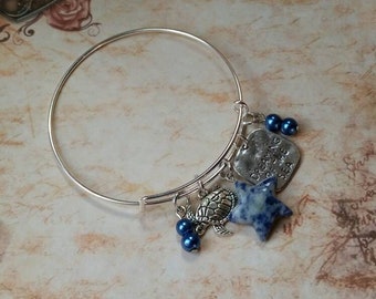 Summer bangle, expandable bangle, Summer jewelry, matches prayer beads, Summer pagan bracelet, Beach themed bangle, Sodalite, Sea turtle