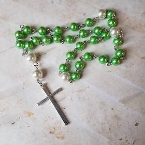 Anglican, Episcopal prayer beads, Methodist prayer beads, Protestant rosary, silver-toned, green and white glass pearls, simple cross