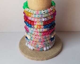 Sets mit 12 Freundschaftsarmbändern, T-Swift-Armbändern mit Perlen, Eras-Tour-Freundschaftsarmbändern, austauschbaren Konzertarmbändern, einschließlich TTPD
