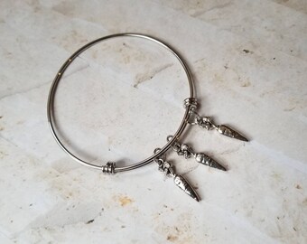 Funny three carrot bracelet, stainless steel bangle, expandable bangle, charm bangle, funny bangle, silver-toned, stainless, great gift idea