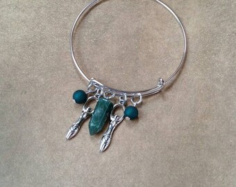 Yule bangle, expandable bangle, Yule jewelry, matches prayer beads, Yule bracelet, Green Agate, Goddess charms