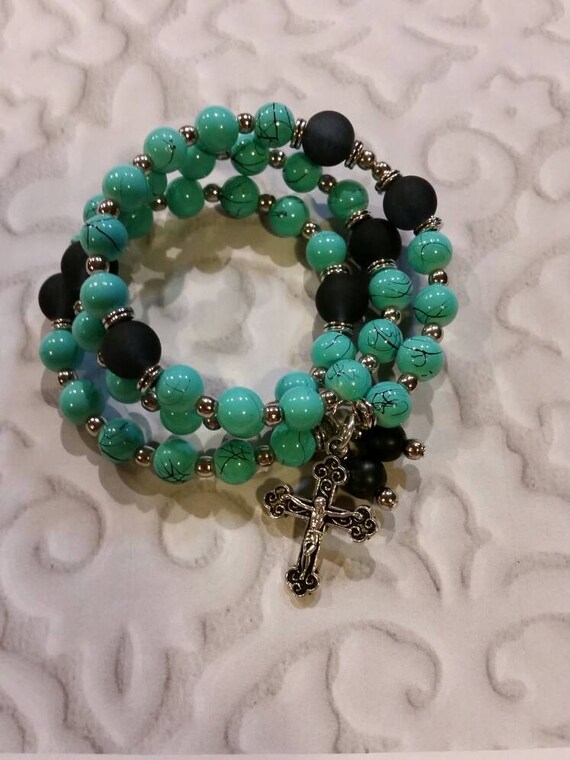 Lutheran rosary bracelet, Lutheran prayer bracelet, memory wire bracelet, wrap bracelet, blue and black glass beads, budded crucifix, silver