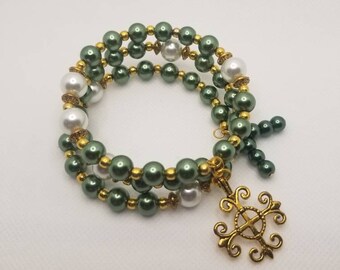 Lutheran rosary bracelet, Lutheran prayer bracelet, memory wire wrap bracelet, prayer aid, gold, green and white glass pearls, religious