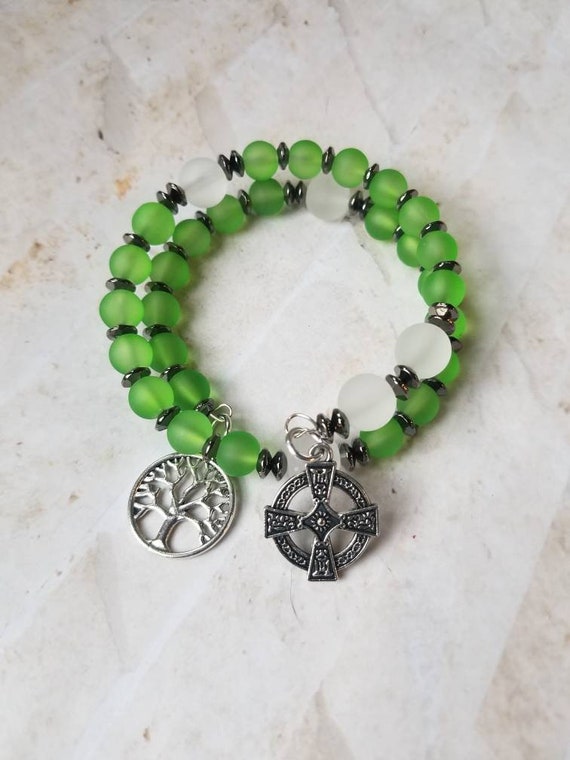 Anglican prayer bead bracelet, memory wire bracelet, beaded bracelet, wrap bracelet, green and clear glass beads, Celtic cross, tree of life