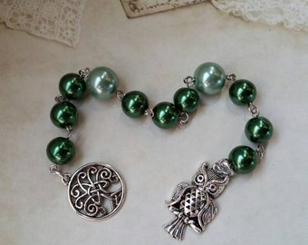 Litha prayer beads, pagan prayer beads, pagan chaplet, Midsummer prayer beads, mini prayer beads, stainless steel, green glass pearls, owl
