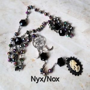 Chapelet Nyx, chapelet de la déesse, câblés à la main, belles perles, breloques argentées, déesse, grec, païen, sorcière
