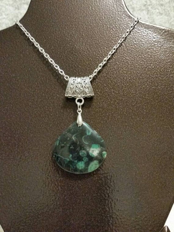 Water Droplet Agate pendant, Green gemstone necklace, Green and black agate pendant, polished Agate teardrop necklace, OOAK necklace