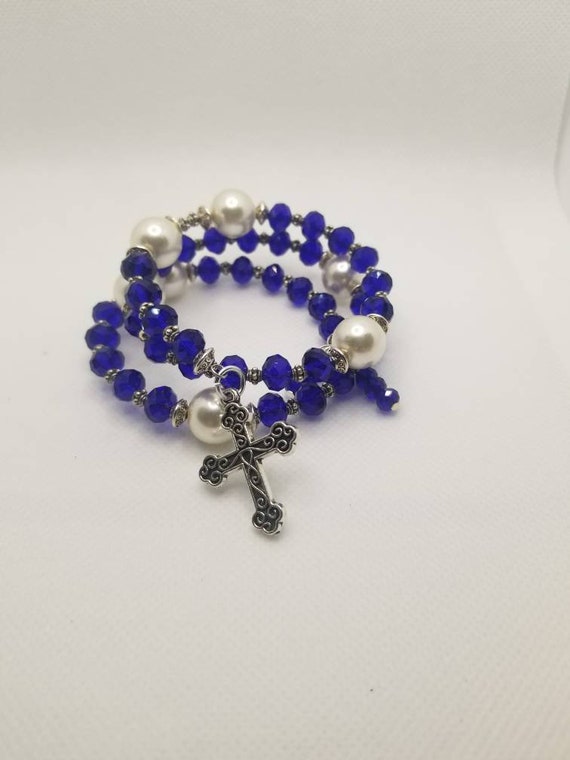 Lutheran rosary bracelet, Lutheran prayer bracelet, memory wire bracelet, wrap bracelet, cobalt blue and ivory glass beads, budded crucifix