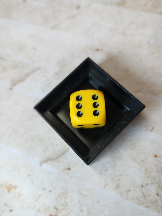 Individual Chessex Yellow and Black D6 Die, Extra 16mm D6 Dnd Dice