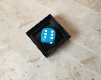 シングルチェセックスライトブルーとホワイトのd6ダイス、追加の16 mm d6 dndダイス、装飾的な多面体ゲームダイス、DnDダイス、RPGダイス、スペアダイス、スペア