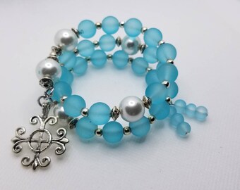Anglican prayer bead bracelet, memory wire bracelet, beaded bracelet, wrap bracelet, blue and white glass beads, Protestant, Jerusalem cross