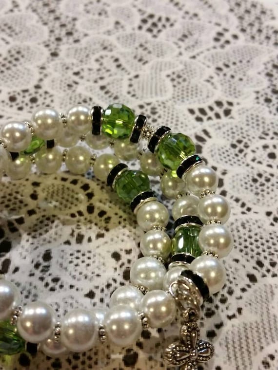 Lutheran rosary bracelet, Lutheran prayer bracelet, memory wire bracelet, beaded bracelet, wrap bracelet, white and green glass beads