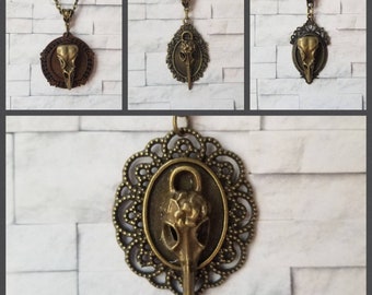 Plague Doctor pendant, plague Doctor jewelry, raven pendant, steampunk jewelry, goth jewelry, bronze bird skull pendant,