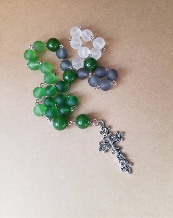 Anglican prayer beads, Methodist rosary, Protestant prayer beads, Episcopal rosary, stainless steel, Christmas colors, cultured sea glass