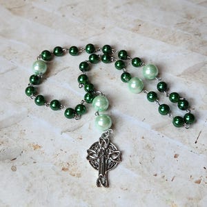 Anglican prayer beads, Episcopal, Methodist, Protestant prayer beads, green beads, silver toned metal cross