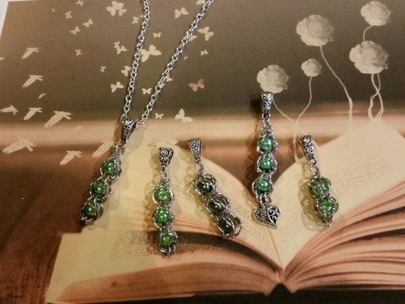 Pea pod necklace, pea pod jewelry, peas in a pod, custom pea pod necklace, gift for Mom, glass pearls, chain maille, captive pearl necklace