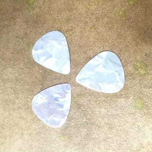 Destash guitar picks, guitar plectrums, pearl guitar picks, white, glossy or not so glossy, generic guitar picks,  20 or 50