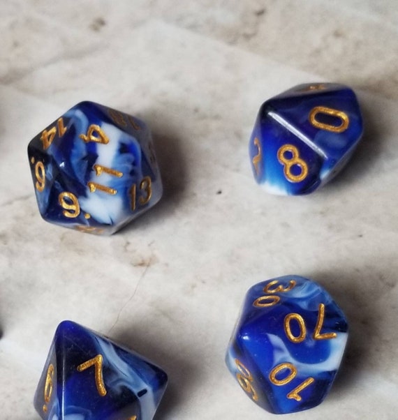 Insieme Di Dnd Dadi Rpg Giochi Da Tavolo Illustrazione Vettoriale Gm1473086829 503290078 - Foto 6