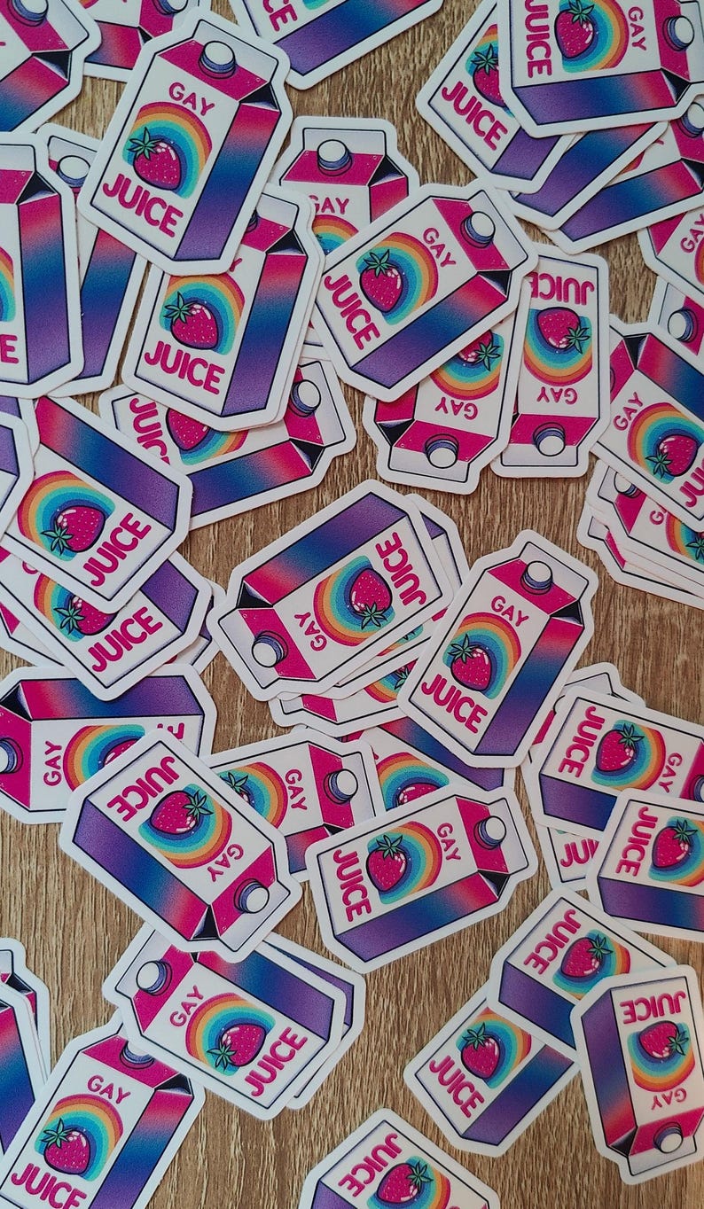 Puede incluir: Una colecci&oacute;n de pegatinas coloridas con una ilustraci&oacute;n de dibujos animados de una caja de jugo con un arco&iacute;ris y las palabras "GAY JUICE".