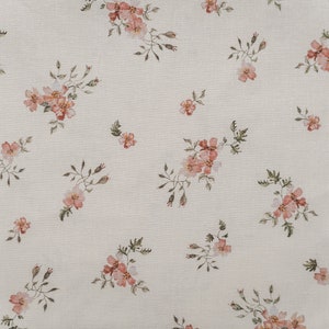 Rose Dream, tessuto di cotone bianco rosato per abiti da cucito tagliato su misura, tessuto stampato con fiori ad acquerello, stampa floreale vintage immagine 2