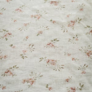 Rêve de rose, tissu en lin blanc rosé pour coudre des vêtements par mètre, tissu imprimé avec des fleurs à l'aquarelle, imprimé floral vintage image 2