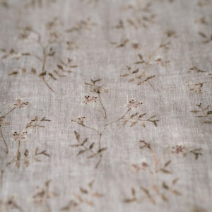 Bittercress Floral Leinen Stoff Meterware - Exklusives Aquarell Muster mit Blumen zum Nähen von Vintage-inspirierter Kleidung & Kunsthandwerk