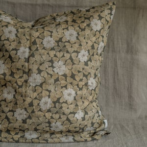 Wood-Sorrel, federa in lino decorativa fatta a mano, fodera per cuscino per divano con stampa floreale, cuscino per il tiro, tessuto naturale stampato con fiori immagine 2