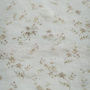 Morning Mist, Ivory White Linen Fabric for Sewing Clothing by the Yard, Printed Fabric with Watercolour Flowers, Vintage Floral Print zdjęcie 3