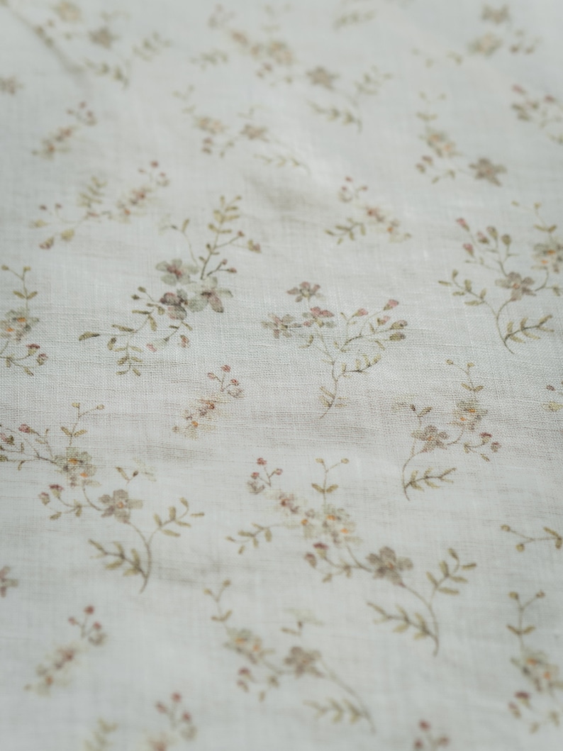 Morning Mist, Ivory White Linen Fabric for Sewing Clothing by the Yard, Printed Fabric with Watercolour Flowers, Vintage Floral Print zdjęcie 3