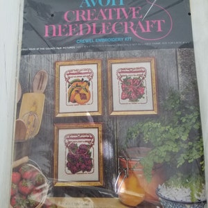 Vintage 1975 Avon Creative Needlecraft Crewel Embroidery Kit &quot;First Prize at the County Fair Pictures&quot;
